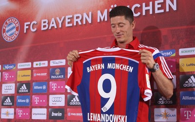 天行体育动态-内马尔参加扑克赛事